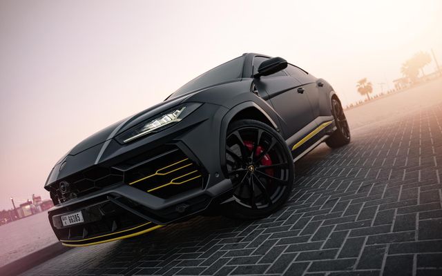 Lamborghini Urus - image 4