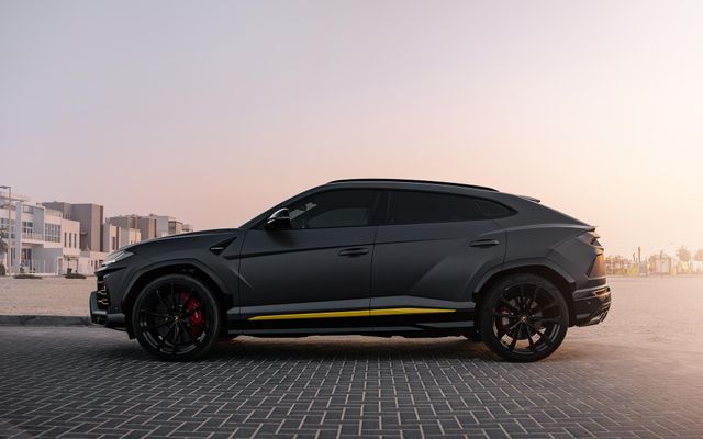 Lamborghini Urus - image 2