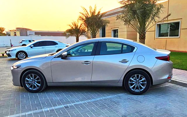 Mazda 3 - image 2