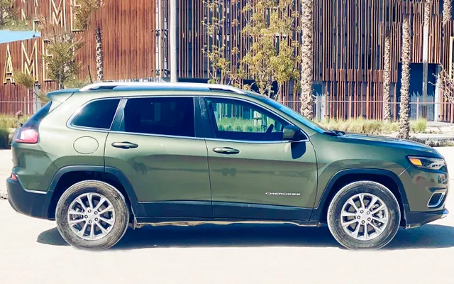 JEEP CHEROKEE - image 3