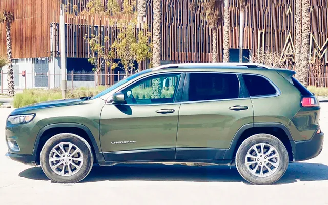 JEEP CHEROKEE - image 2