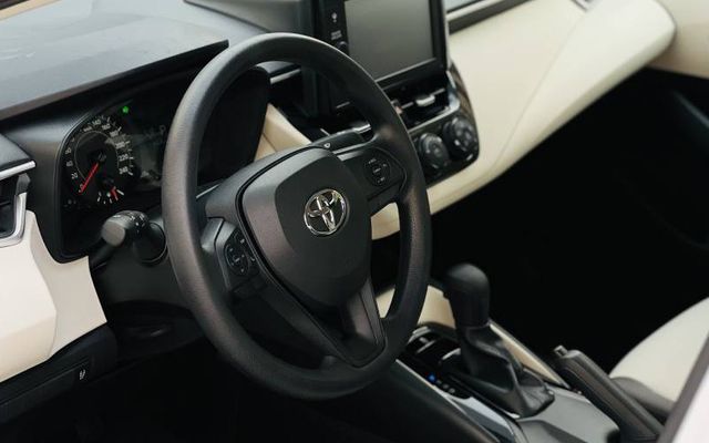 Toyota Corolla - image 2