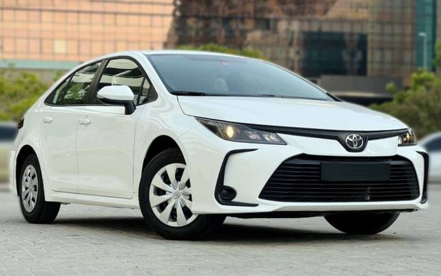 Toyota Corolla - image 1