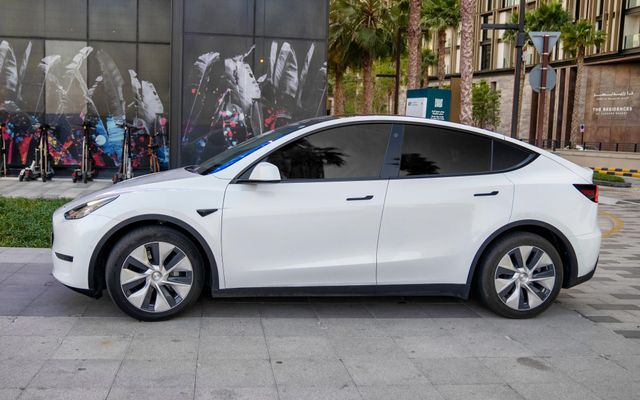 TESLA MODEL Y LONG - image 2