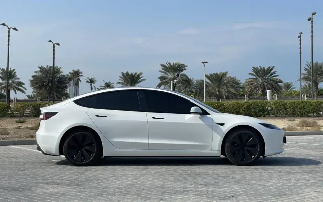 Tesla model 3 Performance 2024 - image 4