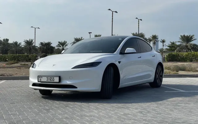 Tesla model 3 Performance 2024 - image 1
