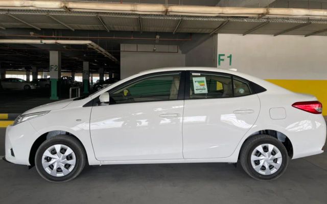 TOYOTA YARIS - image 2