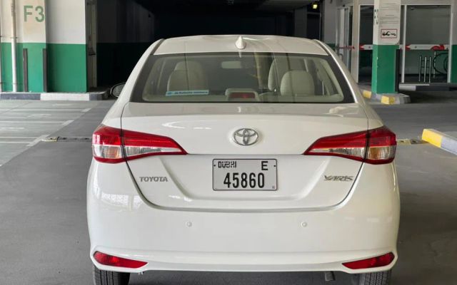 TOYOTA YARIS - image 4