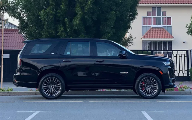 CADILLAC ESCALADE - image 4