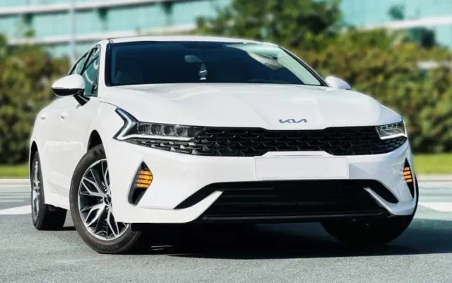 Kia K5 - image 1