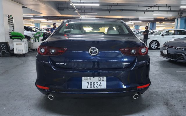 Mazda 3 - image 4