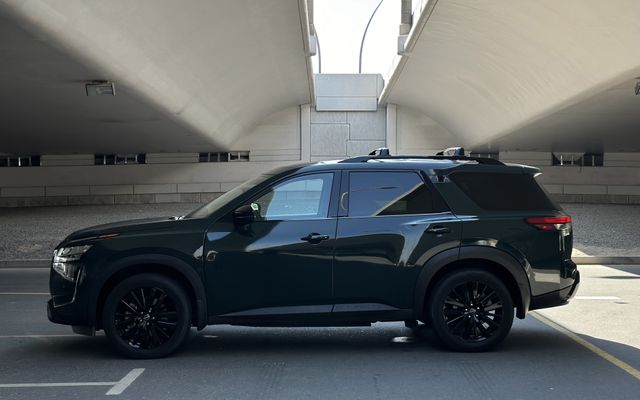 Nissan Pathfinder SL - image 2