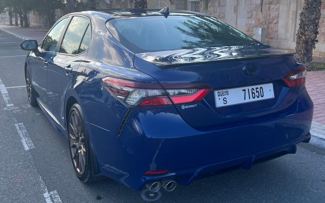 Toyota Camry Hybrid - image 4