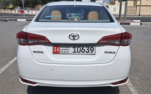 TOYOTA YARIS - image 4