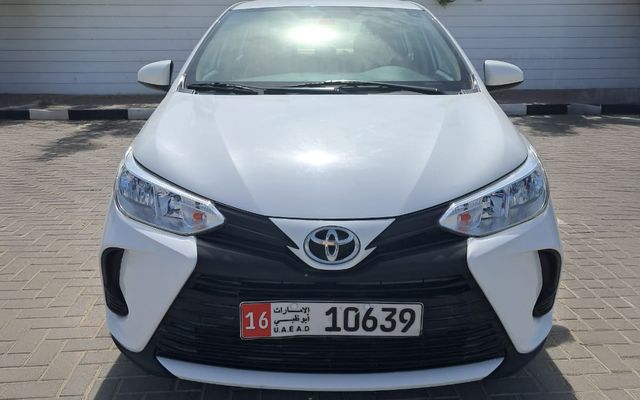 TOYOTA YARIS - image 2