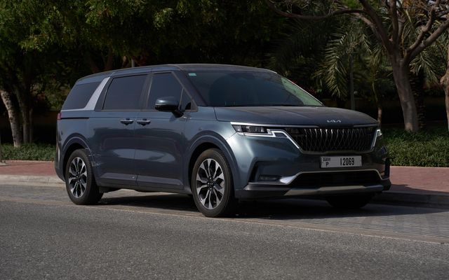 Kia Carnival - image 1
