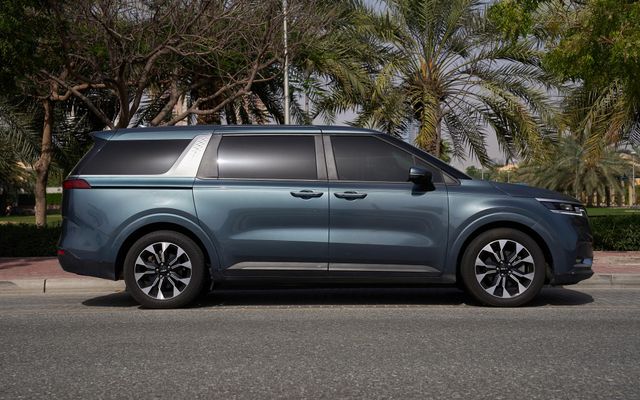 Kia Carnival - image 2