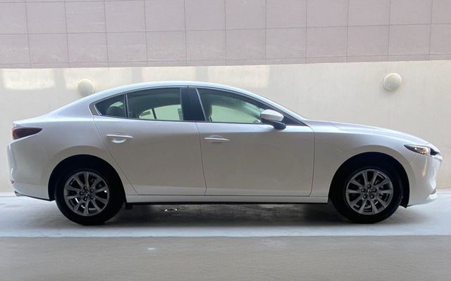 Mazda 3 - image 4