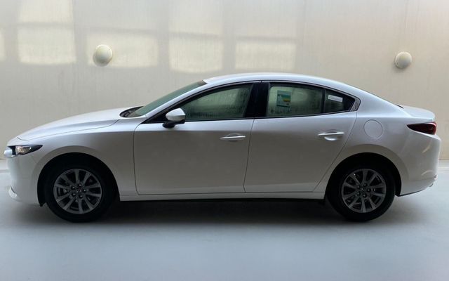 Mazda 3 - image 2