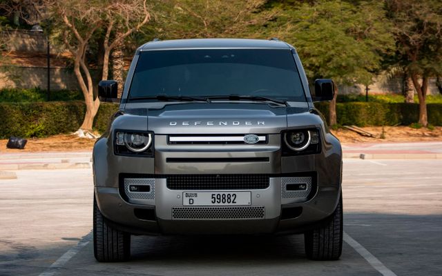Land Rover Defender 2022 - image 3