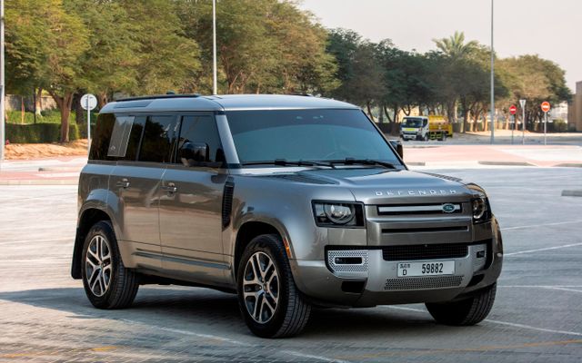Land Rover Defender 2022 - image 4