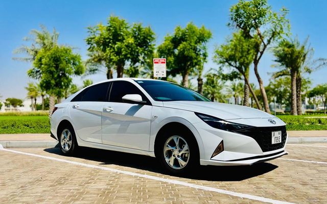 Hyundai Elantra - image 1