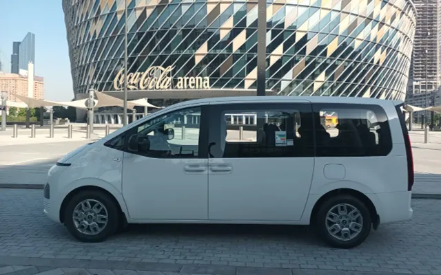 Hyundai Staria - image 2