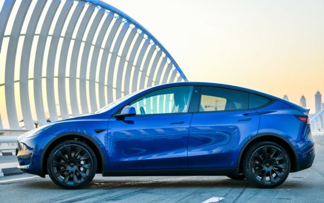 Tesla MODEL Y - image 2