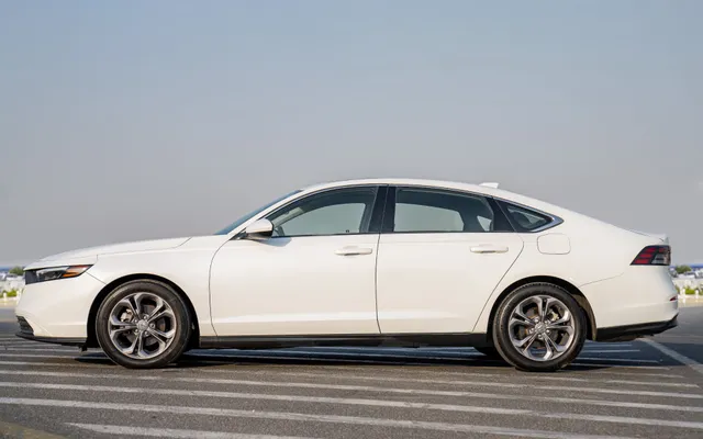 Honda Accord - image 2