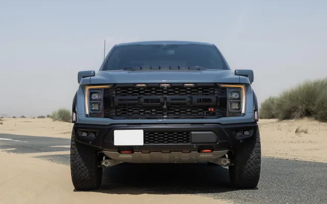 Ford F150 Raptor R - image 2
