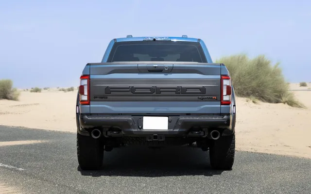 Ford F150 Raptor R - image 4