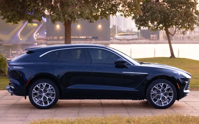ASTON MARTIN DBX - image 2