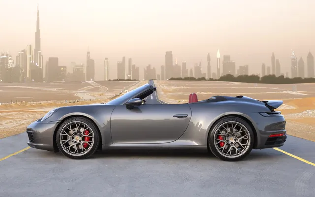 PORSCHE 911 CARRERA 4S - image 2