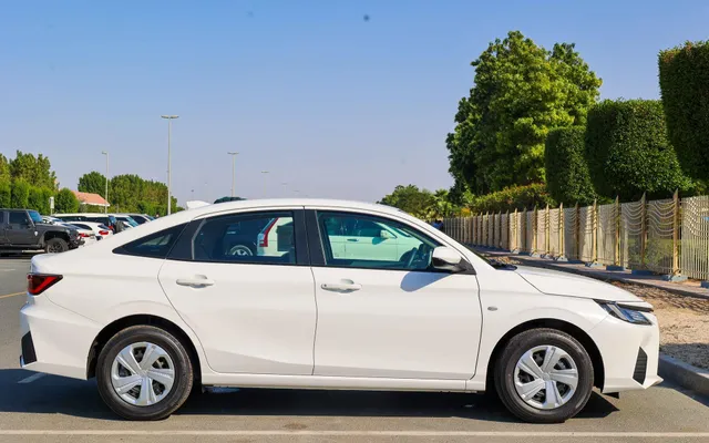 Toyota Yaris - image 4