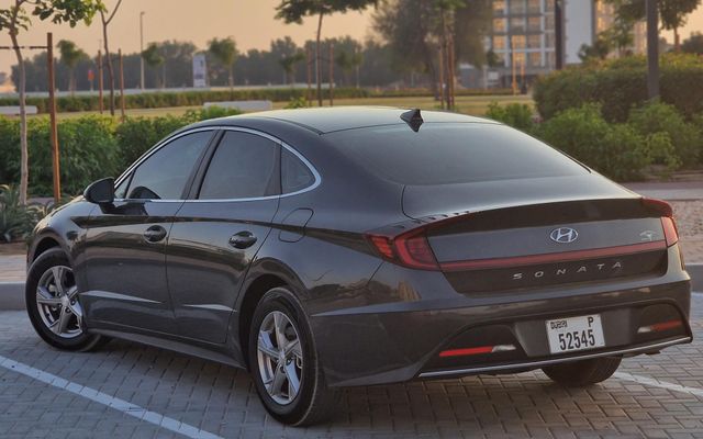 Hyundai Sonata SE - image 4