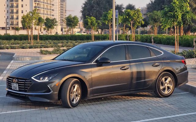Hyundai Sonata SE - image 1
