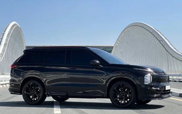 MITSUBISHI OUTLANDER - image 2