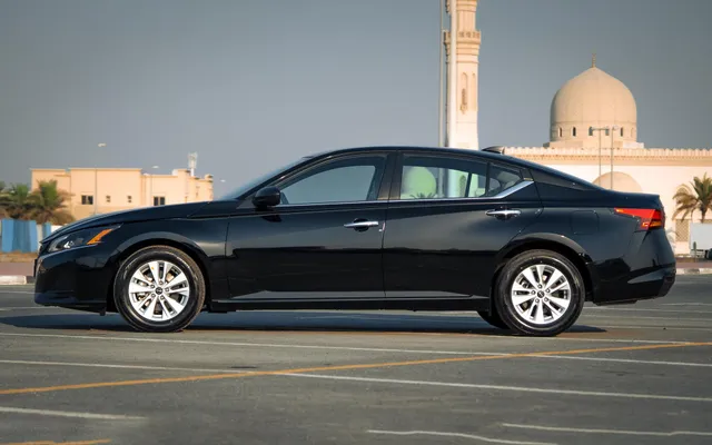 NISSAN ALTIMA - image 2