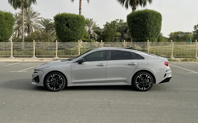 Kia K5 - image 2