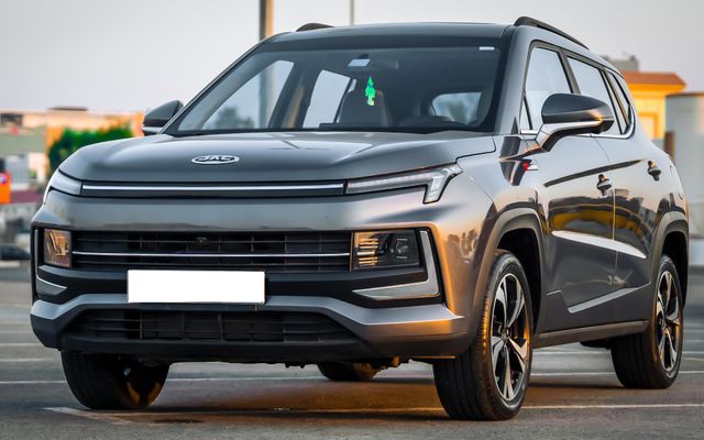 JAC S4 - image 1