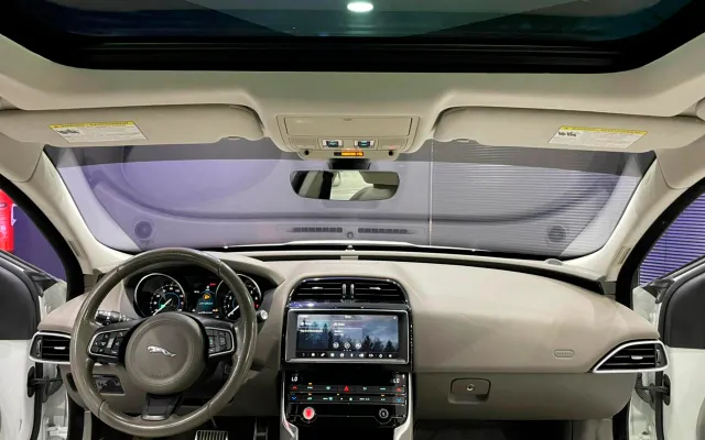 JAGUAR XE - image 3