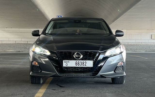 Nissan Altima - image 3