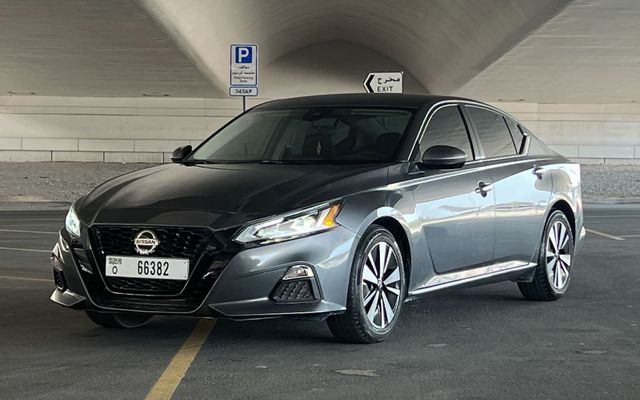 Nissan Altima - image 1