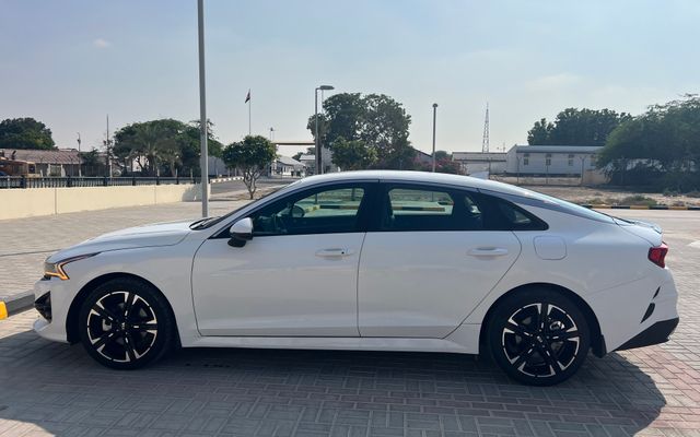 Kia K5 - image 2