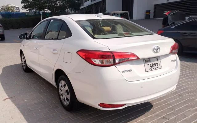 TOYOTA YARIS - image 4