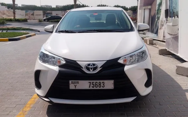 TOYOTA YARIS - image 2