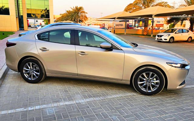 Mazda 3 - image 4