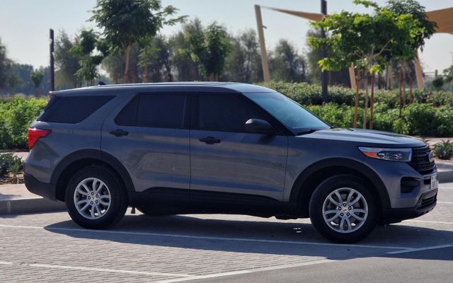 Ford Explorer - image 2