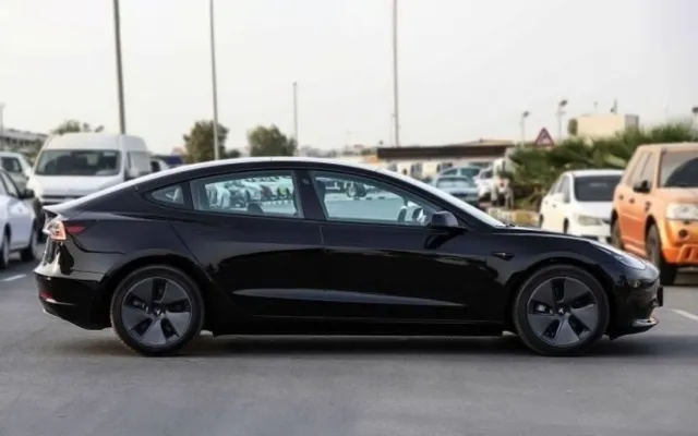 TESLA MODEL 3 - image 2