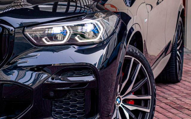BMW X5 - image 4